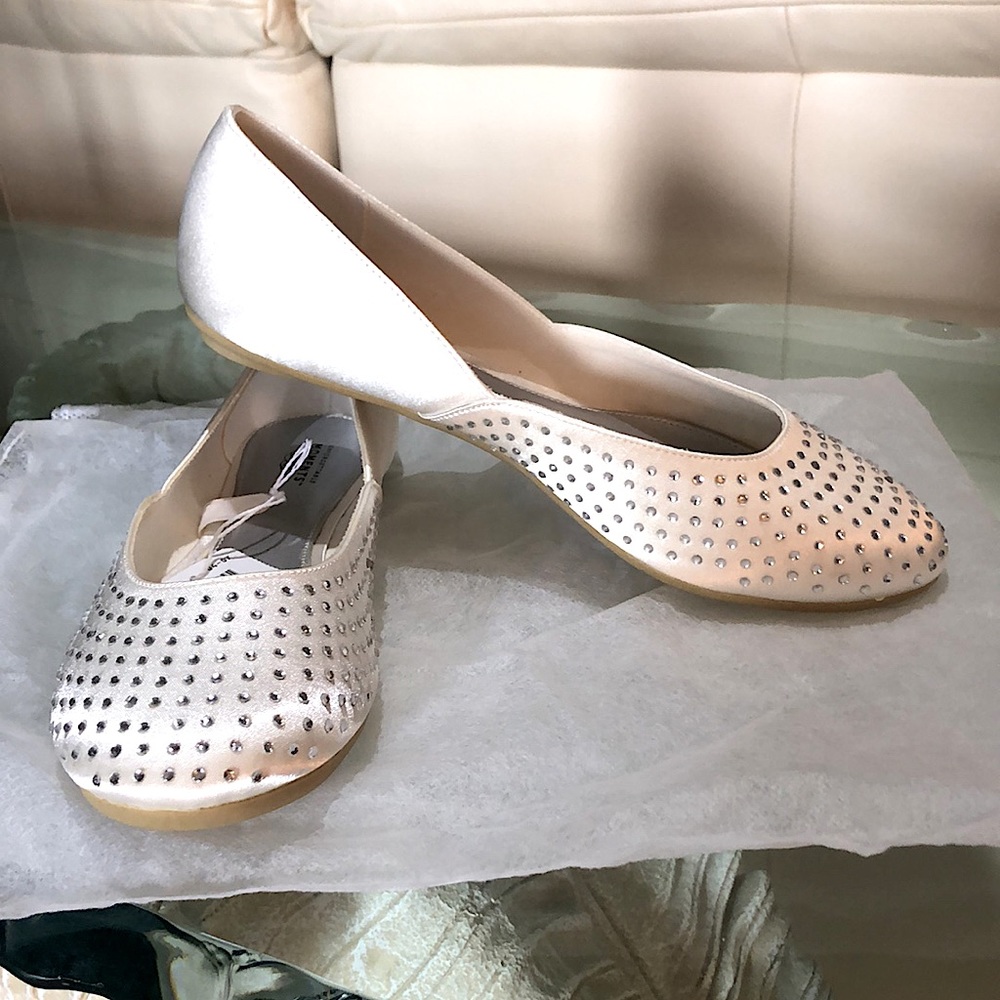 SZ 8 WHITE SATIN FLATS WITH RHINESTONES NWT